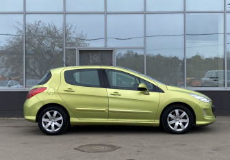 Подержанный автомобиль Peugeot 308 Hatchback 2008 года (4 фото)