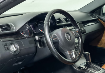 Подержанный автомобиль Volkswagen Passat CC 2012 года (13 фото)