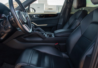 Подержанный автомобиль Porsche Cayenne 2020 года (11 фото)