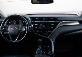 Подержанный автомобиль Toyota Camry Sedan 2018 года (11 фото)
