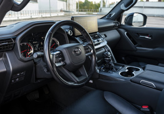 Подержанный автомобиль Toyota Land Cruiser Suv 2023 года (9 фото)
