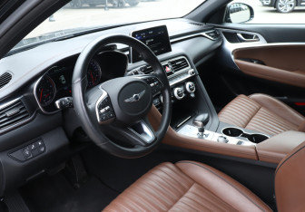 Подержанный автомобиль Genesis G70 2020 года (13 фото)