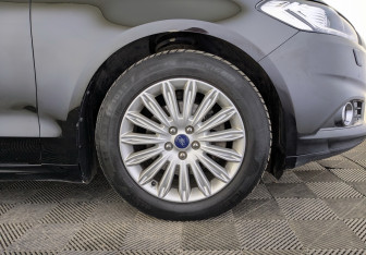 Подержанный автомобиль Ford Mondeo Sedan 2017 года (18 фото)