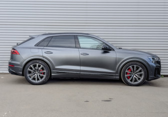 Подержанный автомобиль Audi SQ8 2024 года (4 фото)