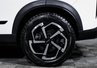 Подержанный автомобиль Jaecoo J7 2023 года (15 фото)