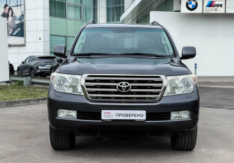 Подержанный автомобиль Toyota Land Cruiser Suv 2010 года (2 фото)
