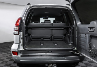 Подержанный автомобиль Toyota Land Cruiser Prado 2007 года (10 фото)