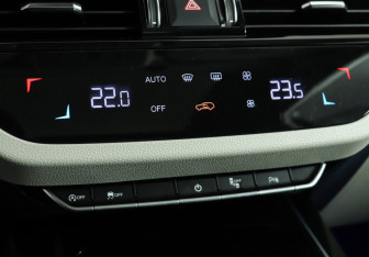 Подержанный автомобиль Hongqi HS5 2024 года (21 фото)