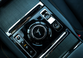 Подержанный автомобиль Rolls-Royce Cullinan 2019 года (24 фото)