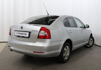 Подержанный автомобиль Skoda Octavia Liftback 2008 года (4 фото)