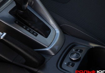 Подержанный автомобиль Ford Focus Hatchback 2012 года (17 фото)