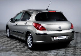 Подержанный автомобиль Peugeot 308 Hatchback 2010 года (7 фото)
