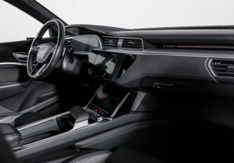 Подержанный автомобиль Audi e-tron 2020 года (9 фото)