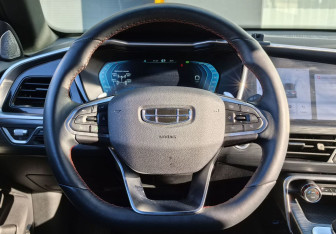 Подержанный автомобиль Geely Tugella 2024 года (18 фото)