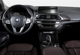 Подержанный автомобиль BMW X3 2021 года (12 фото)