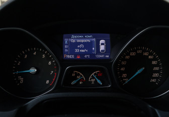 Подержанный автомобиль Ford Focus Hatchback 2012 года (23 фото)