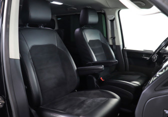 Подержанный автомобиль Volkswagen Multivan 2019 года (16 фото)