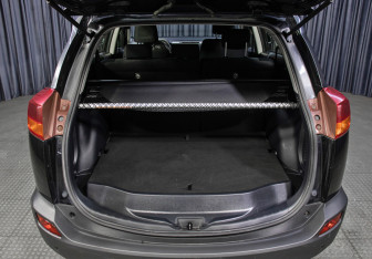 Подержанный автомобиль Toyota RAV4 2015 года (10 фото)