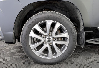 Подержанный автомобиль Toyota Land Cruiser Suv 2017 года (18 фото)