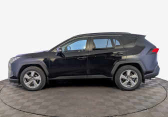 Подержанный автомобиль Toyota RAV4 2020 года (8 фото)