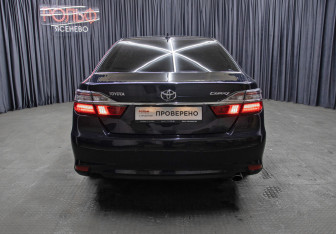 Подержанный автомобиль Toyota Camry Sedan 2017 года (6 фото)