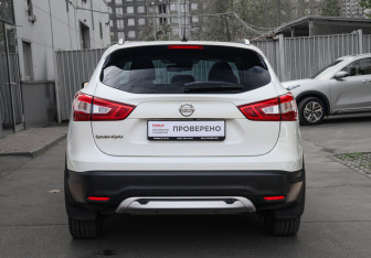 Подержанный автомобиль Nissan Qashqai 2014 года (5 фото)