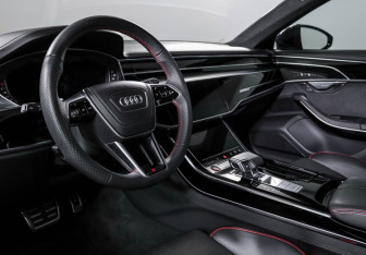 Подержанный автомобиль Audi S8 2023 года (14 фото)