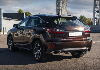 Подержанный автомобиль Lexus RX 2017 года (8 фото)