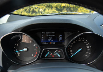 Подержанный автомобиль Ford Kuga 2017 года (9 фото)