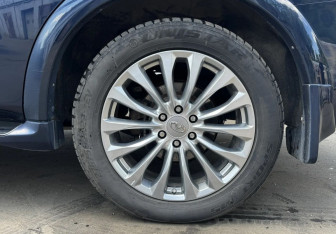 Подержанный автомобиль Infiniti QX80 2016 года (16 фото)
