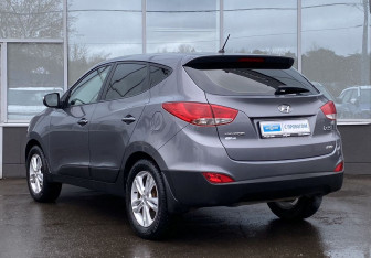 Подержанный автомобиль Hyundai ix35 2012 года (7 фото)