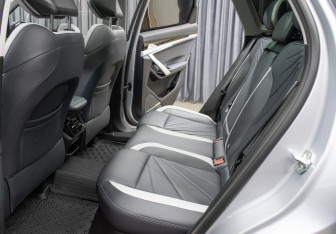 Подержанный автомобиль Geely Atlas 2024 года (13 фото)