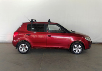Подержанный автомобиль Skoda Fabia Hatchback 2008 года (8 фото)