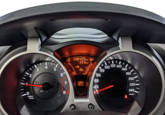 Подержанный автомобиль Nissan Juke 2014 года (16 фото)