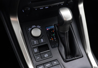 Подержанный автомобиль Lexus NX 2016 года (15 фото)