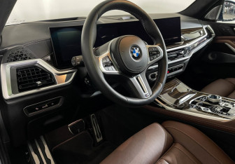Подержанный автомобиль BMW X7 2024 года (12 фото)