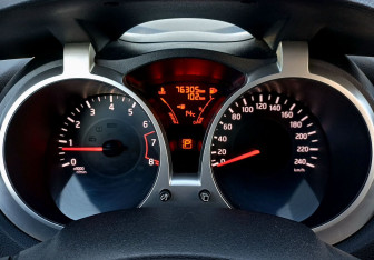 Подержанный автомобиль Nissan Juke 2015 года (21 фото)