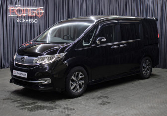 Подержанный автомобиль Honda Stepwgn 2016 года (3 фото)