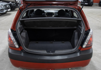 Подержанный автомобиль Kia Rio Hatchback 2008 года (10 фото)
