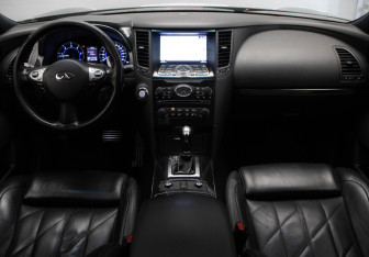 Подержанный автомобиль Infiniti FX 2012 года (8 фото)
