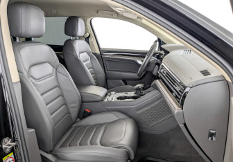 Подержанный автомобиль Volkswagen Touareg 2018 года (25 фото)