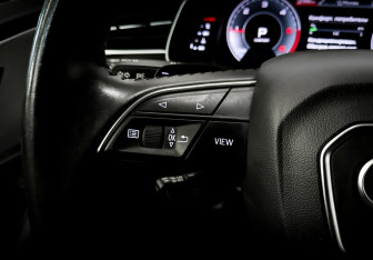 Подержанный автомобиль Audi Q8 2019 года (26 фото)