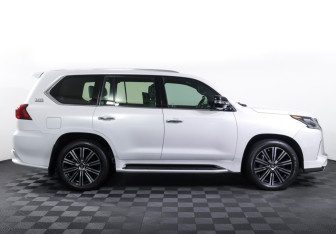 Подержанный автомобиль Lexus LX 2020 года (4 фото)