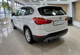 Подержанный автомобиль BMW X1 2018 года (7 фото)