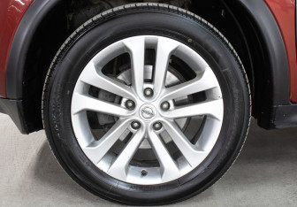 Подержанный автомобиль Nissan Juke 2014 года (23 фото)