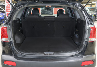 Подержанный автомобиль Kia Sorento 2010 года (10 фото)