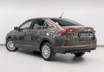 Подержанный автомобиль Skoda Rapid Liftback 2022 года (7 фото)