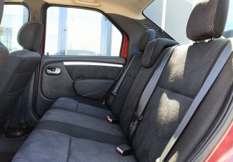 Подержанный автомобиль Renault Logan Sedan 2013 года (18 фото)
