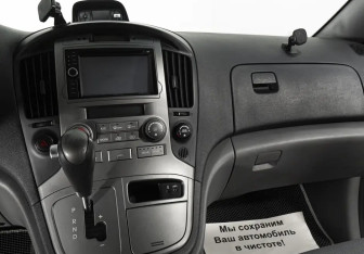 Подержанный автомобиль Hyundai Grand Starex 2008 года (9 фото)