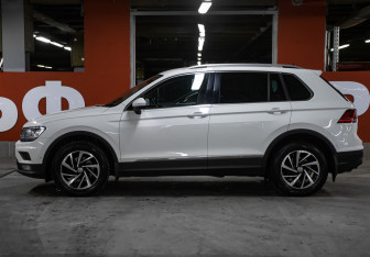 Подержанный автомобиль Volkswagen Tiguan 2018 года (8 фото)